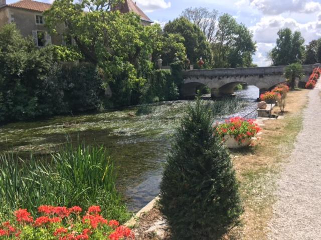 Les Halles Chambre D'hôtes Verteuil-sur-Charente Exterior foto