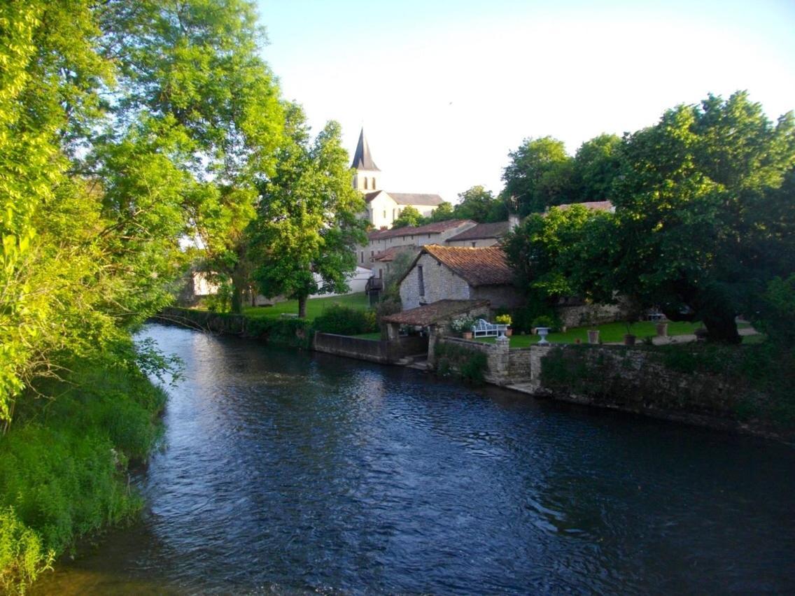 Les Halles Chambre D'hôtes Verteuil-sur-Charente Exterior foto
